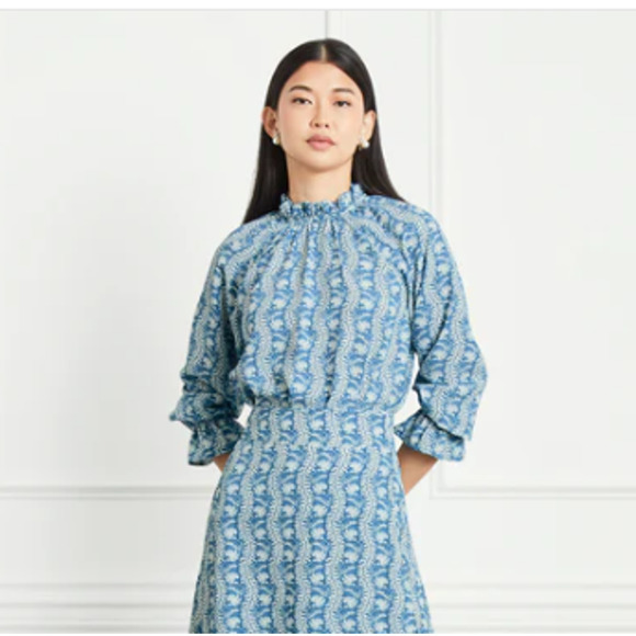 Hill House the Millie Top Blue Linear Floral Crepe/ Trailing Vine Blue S - Picture 5 of 7